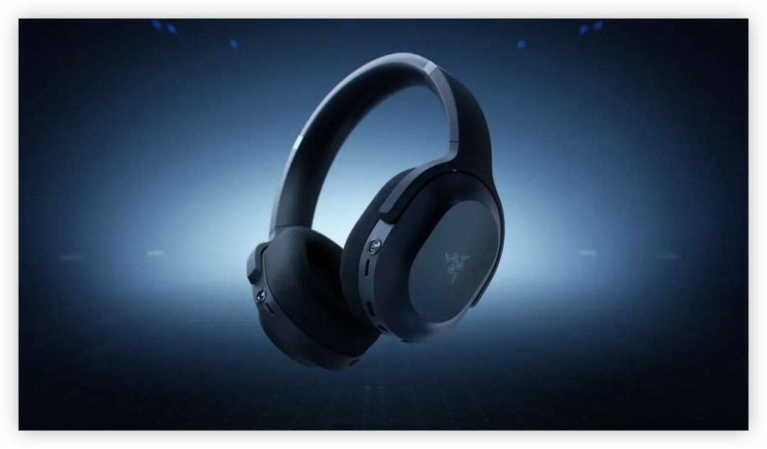 耳机也长眼睛了?雷蛇 Project Motoko 震撼发布,AI 穿戴设备迎来“终极形态”之争!